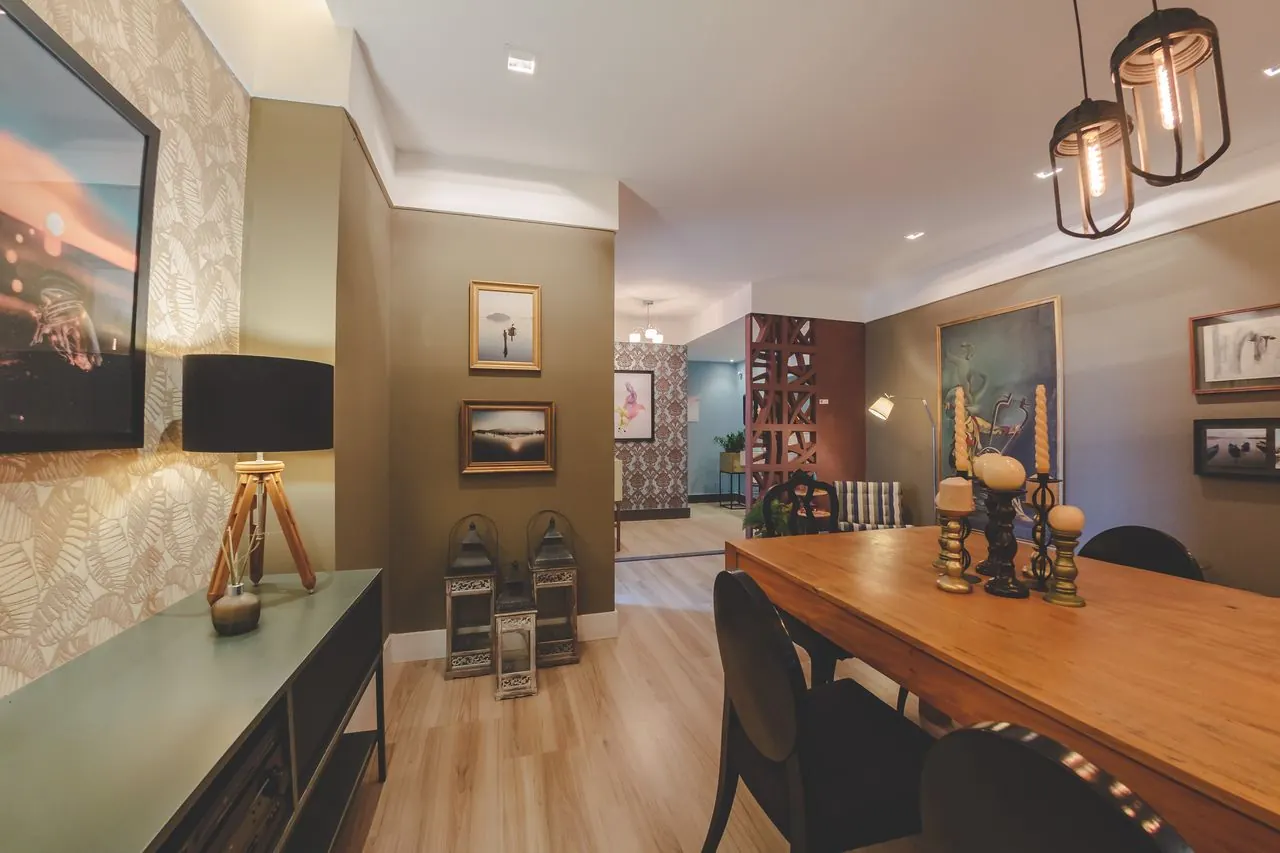 Sala de jantar com acabamentos em EPS